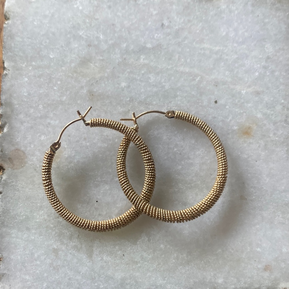 Judith bright twisted wrap medium hoops